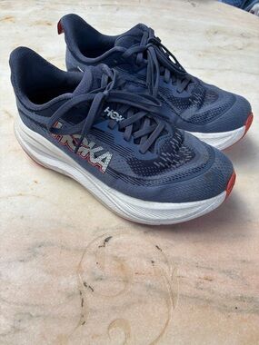 Hoka Navy and White SkyFlow Womens Running Shoes with Red Accents Size 7.5 D